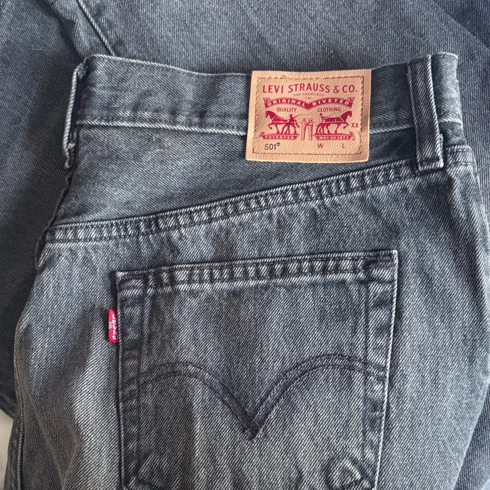 Levi’s 501 dark wash - Picture 3 of 4